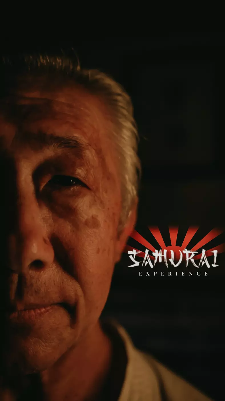 Samurai meditando ao pôr do sol